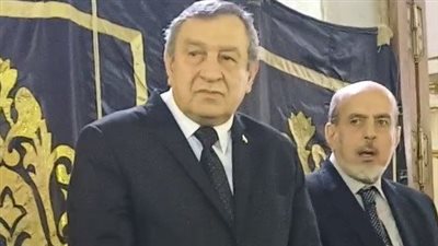 بحضور مصطفى الفقي.. الدكتور عصام شرف يستقبل عزاء شقيقته بمسجد عمر مكرم | بث مباشر 