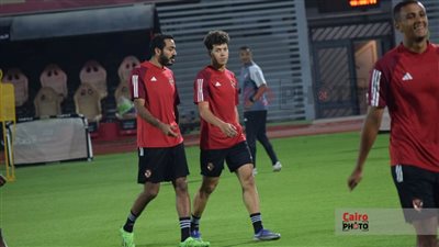 إمام عاشور وعبد القادر يظهران في مران الأهلي الختامي قبل مواجهة صن داونز