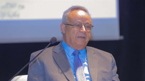 احمد زايد خلال اللقاء