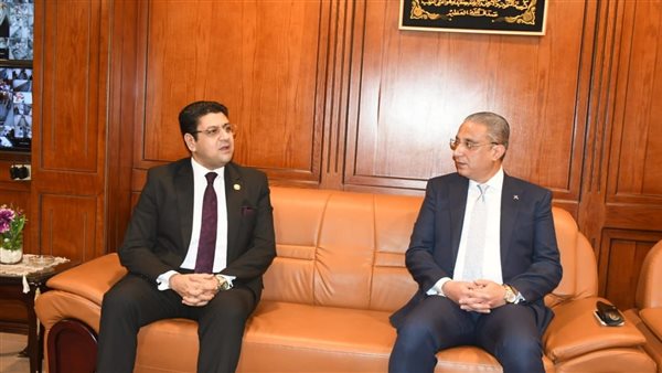 محافظ الفيوم يهنئ