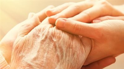 أجمل ما قيل في الدعاء للوالدين.. اللهم ألبس أمي وأبي العافية وبارك في أعمارهم