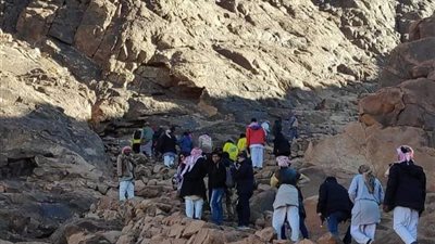 140 سائحًا يصلون إلى سانت كاترين لزيارة المقدسات الدينية والتاريخية 