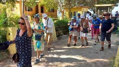 وفود سياحية من 4 دول أجنبية تزور المناطق الأثرية بالمنيا