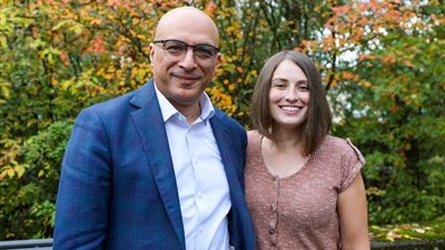 تغسل يديها 8 ساعات يوميًا.. أمريكية تعالج الوسواس القهري عن طريق التحفيز الكهربي للدماغ