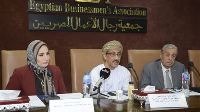 رجال الأعمال تبحث مع سفير عمان التعاون في قطاع المشروعات الصغيرة والمتوسطة