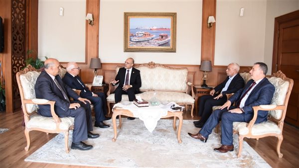 محافظ بورسعيد يستقبل