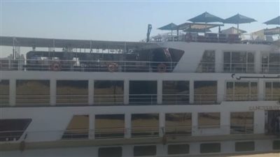  بعد السيطرة على حريق أمس.. باخرة أسوان تستكمل رحلتها على كورنيش النيل | بث مباشر