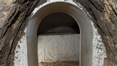 بها تابوت حجري.. الآثار تعلن الكشف عن مقبرة الكاتب الملكي بأبو صير | صور 