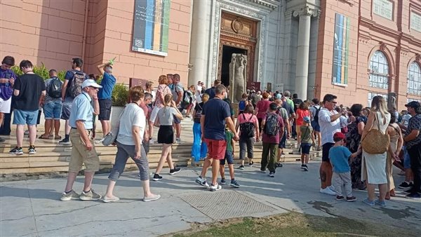 إقبال كبير من الأجانب