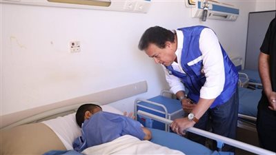 وزير الصحة يوجه بتحويل أحد الأطفال من مصابي غزة إلى معهد ناصر لاستكمال العلاج