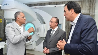 محافظ الإسكندرية يتفقد أعمال تطوير مستشفى أيادي المستقبل لعلاج الأورام