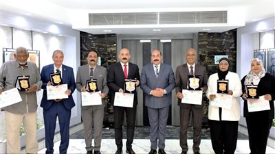 محافظ أسوان يكرم منسقي مشروع أهل مصر لمساهمتهم في فوز المحافظة بالمركز الأول كأفضل معسكر مجمع