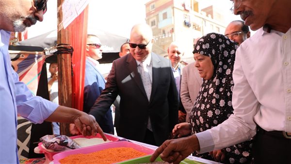 محافظ القاهرة خلال