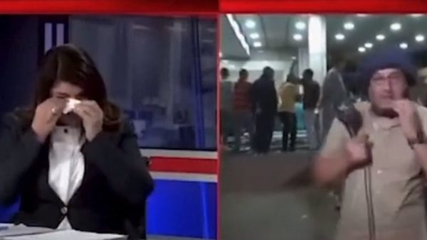  بكاء مراسل تليفزيون