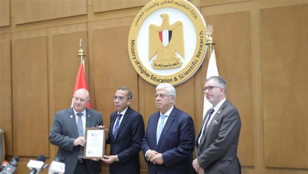 جانب من توقيع الاتفاقية