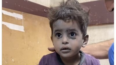 يرتعد من الخوف.. فيديو لصغير فلسطيني يثير تعاطف رواد مواقع التواصل الاجتماعي