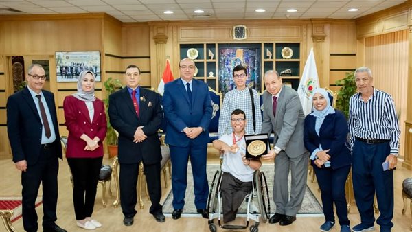 تكريم اللاعب عادل