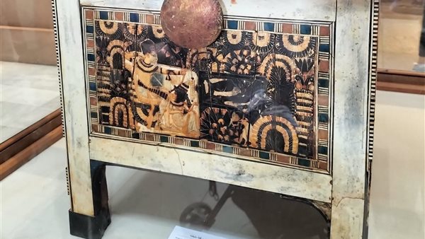 صندوق خشبي للملك