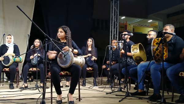 عرض فني ضمن القافلة