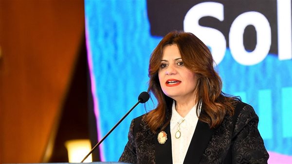 وزيرة الهجرة 