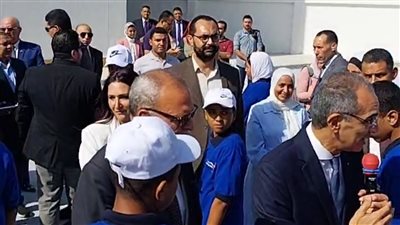 وزير الاتصالات يتفقد كبائن التليفونات الحديدية بقرى طحانوب وكفر شبين في القليوبية 