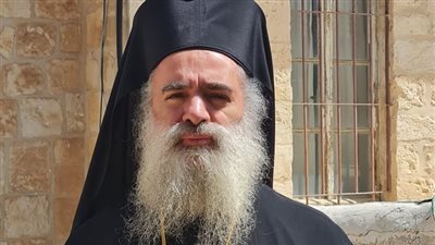 مطران القدس: نعيش مرحلة عصيبة ولغة الدمار والموت طاغية على الموقف 