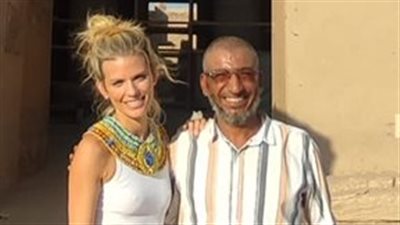 بتحب الزي الفرعوني والنعناع المصري.. الممثلة الأمريكية الشهيرة أنالين ماكورد تزور معابد الكرنك بالاقصر