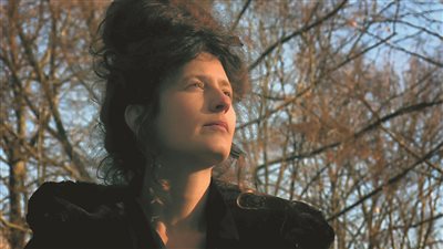 مخرجة إسرائيلية تدعم فلسطين: الوضع جنوني.. والحكومة لا تريد سوى الانتقام