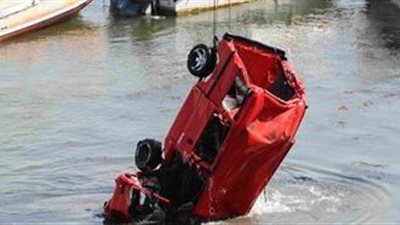 العربية غرقت.. انتشال ضحية سقوط سيارة في نهر النيل بالمعادي