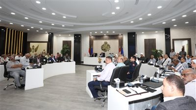  محافظ أسوان يشدد على إزالة التعديات والاستعداد الجيد للانتخابات الرئاسية