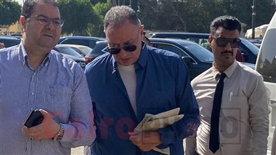 محمود الخطيب وشوبير أبرز الحضور في جنازة والدة زوجة العامري فاروق | صور