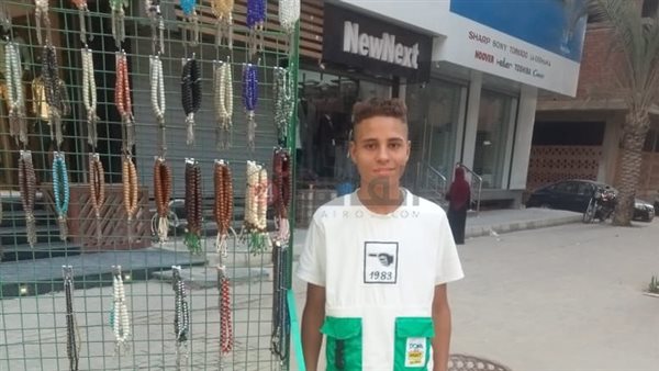 بيعمل سبح عشان يصرف