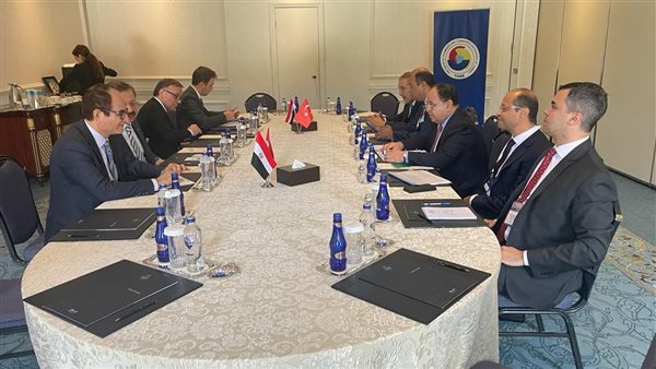 رئيس البورصة مع وفد