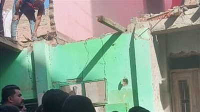 قديم ومبني بالطين.. إصابة ربة منزل في انهيار منزل مكون من طابقين بسوهاج