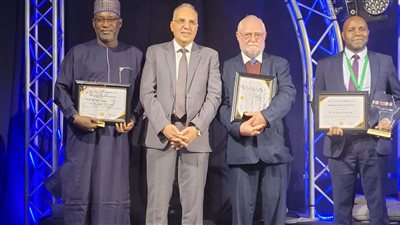 وزير الري يكرم كبار مسئولي المياه بالدول الإفريقية على جهودهم المبذولة في رفع أجندة المياه