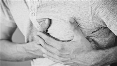 أبرزها تورم القدمين.. تحذيرات من علامات خفية على الإصابة بـ قصور القلب