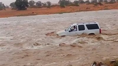 أمطار رعدية وسيول تضرب عدة مناطق في السعودية | بث مباشر
