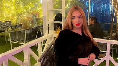 البلوجر آية الزيني تتهم طبيب طوارئ بالتعدي عليها: حط إيده على التاتو في مكان حساس | بث مباشر