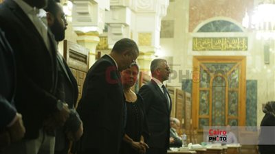 بحضور سيد رجب وشيرين رضا ورشوان توفيق.. نجوم الفن يواسون سلوى محمد علي في عزاء والدتها |صور