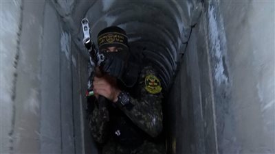 متحدث جيش الاحتلال يصف أنفاق غزة بالفخ.. ويؤكد: لا ندخلها بل نرمي فيها القنابل