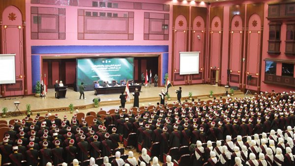  تكريم الخريجين والمتفوقين