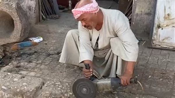 أشهر صانع سراير حديد