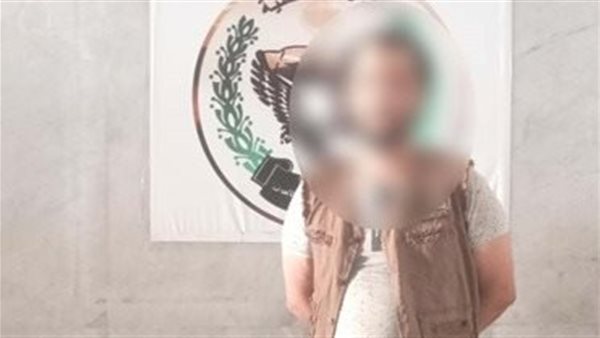 أحد المتهمين - والمضبوطات