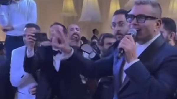 عمرو دياب يُحيي حفل