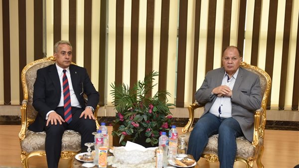 وزير العمل ومحافظ