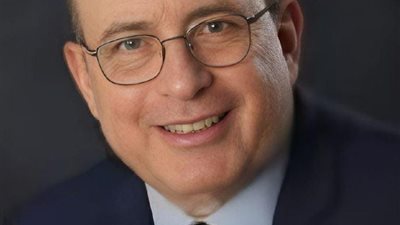 سلامة داود يهنئ الدكتور هاني عتيبة بن طب الأزهر لانتخابه رئيسًا للكلية الملكية للأطباء في بريطانيا