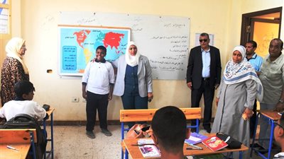 نائب محافظ أسوان تتفقد عددا من المدارس للاطمئنان على انتظام العملية التعليمية