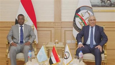النائب العام يستقبل وزير العدل الصومالي | صور