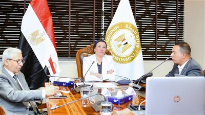 وزيرة البيئة تبحث مع محافظ الفيوم خطط الاستزراع السمكي داخل بحيرة قارون