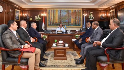 استعدادًا للبطولة العربية.. محافظ الإسكندرية يستقبل رئيس اتحاد كمال الأجسام للوقوف على التجهيزات النهائية